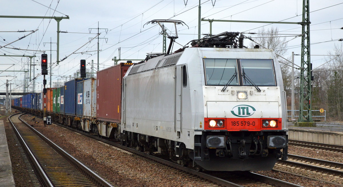 ITL mit 185 579-0 und Containerzug am 24.01.18 Bf. Flughafen Berlin-Schönefeld.