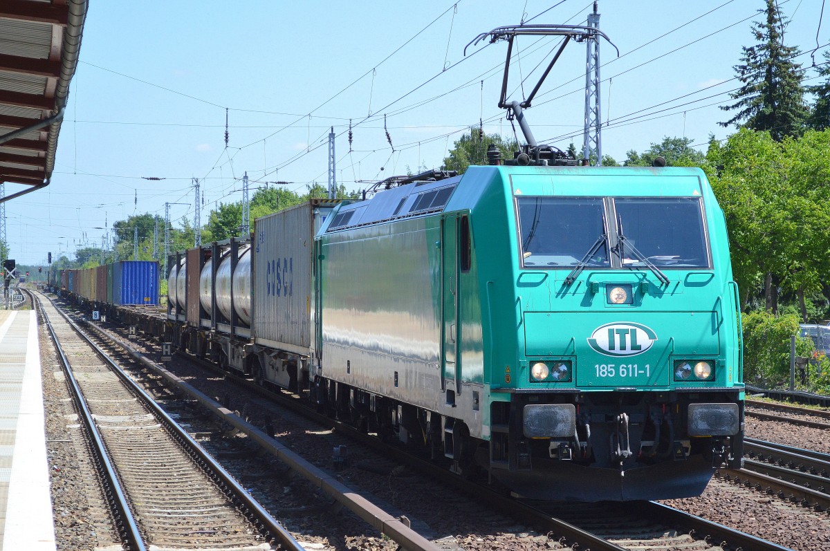 ITL mit 185 611-1 und Containerzug am 17.06.15 Berlin-Hirschgarten.