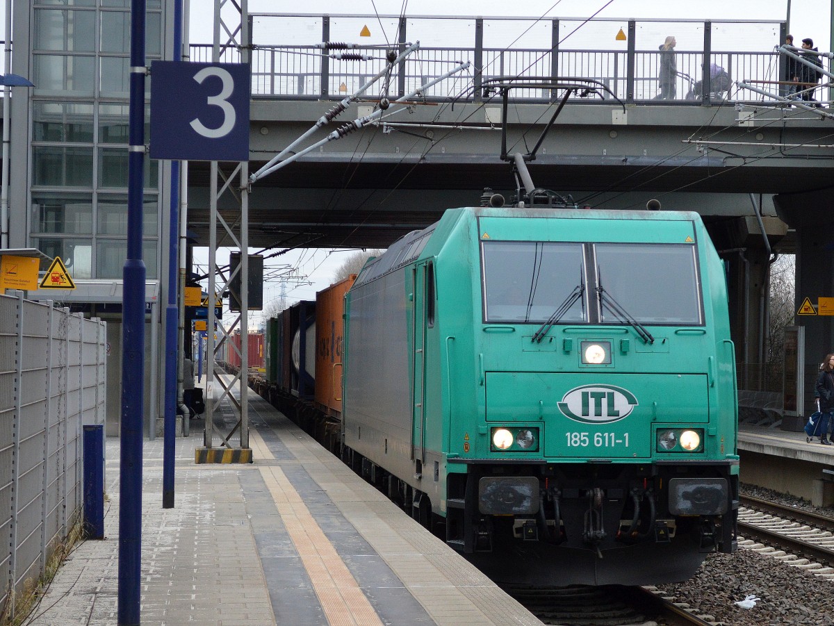 ITL mit 185 611-1 und Containerzug am 29.01.16 Durchfahrt Bhf. Berlin-Hohenschönhausen.