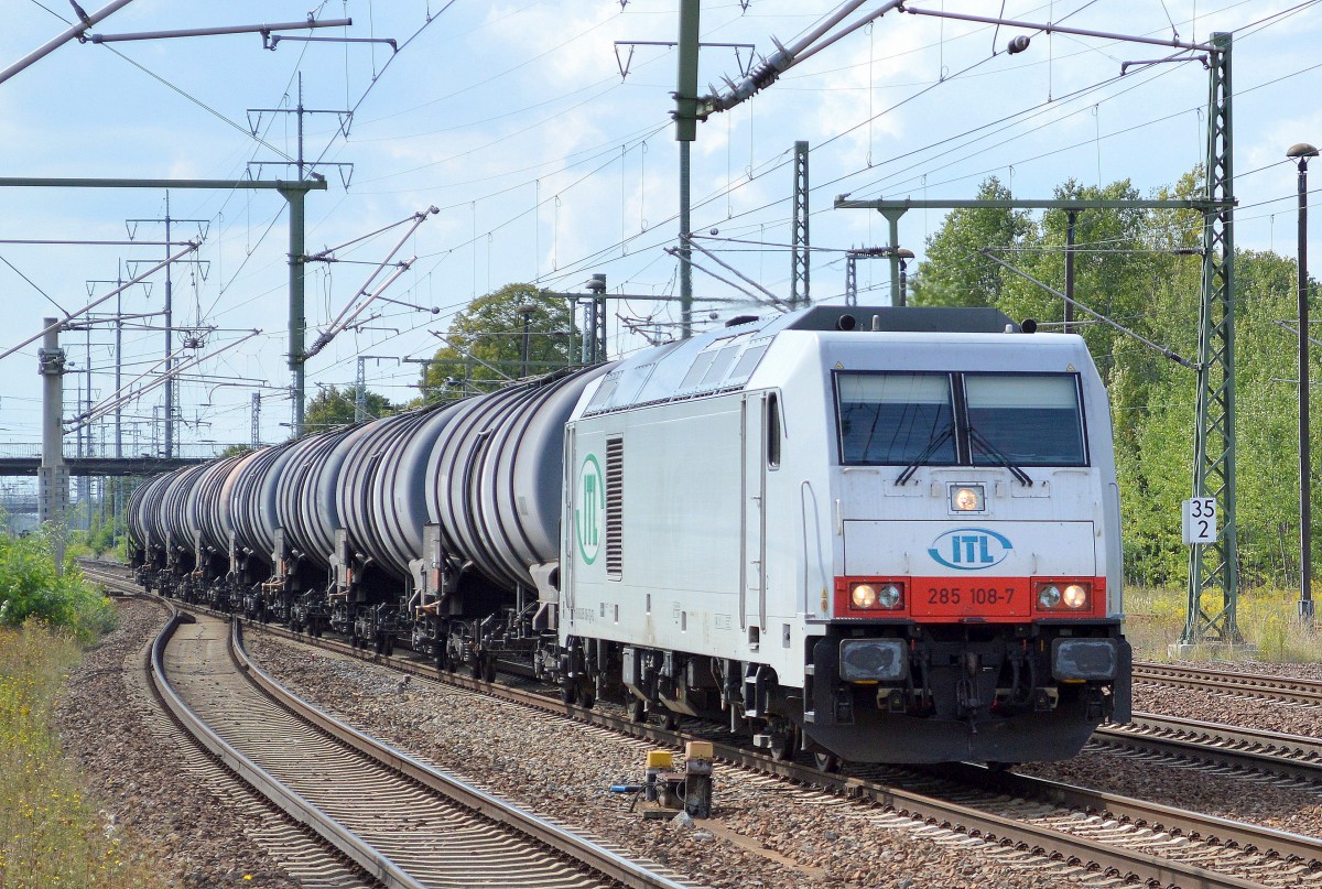 ITL mit 285 108-7 und einem recht kurzen Kesselwagenzug am 10.09.15 Bhf. Flughafen Berlin-Schönefeld.
