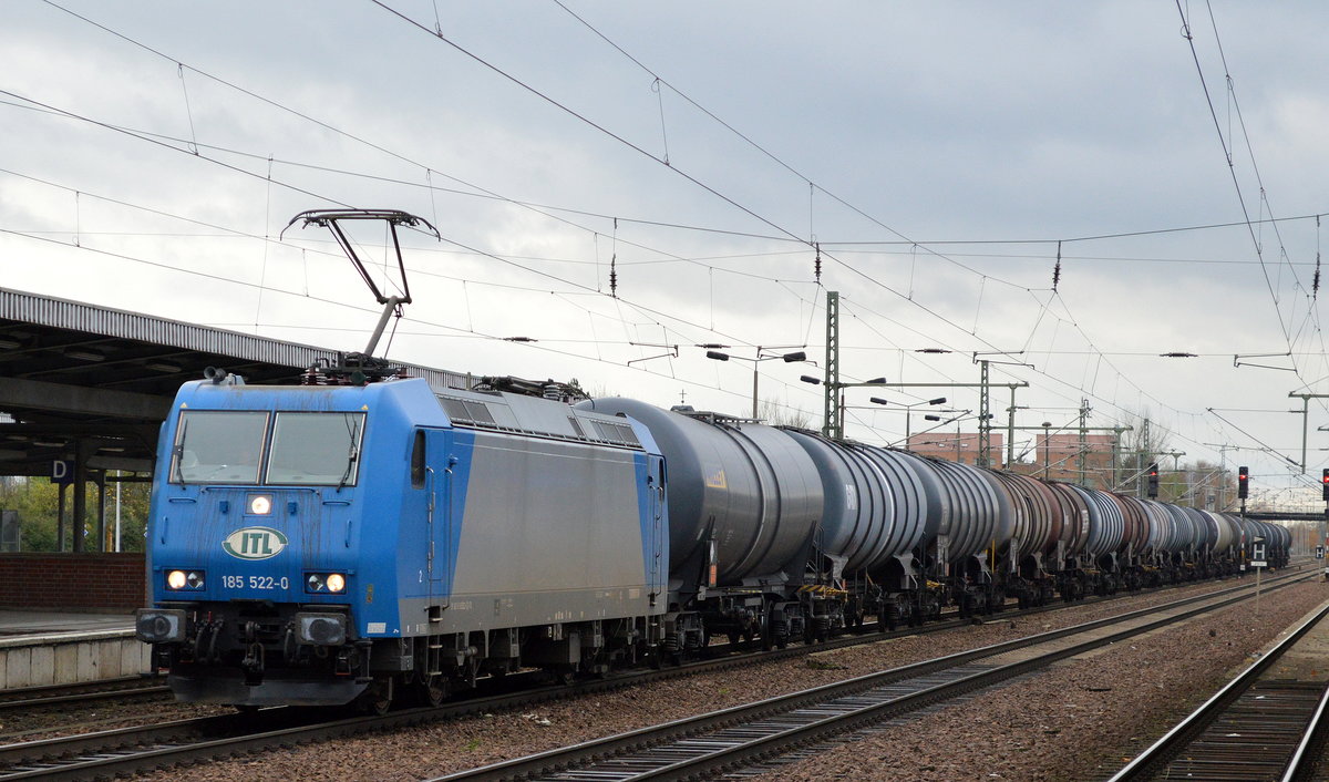 ITL mit der Alpha Trains Mietlok 185 522-0 und Kesselwagenzug am 11.11.17 Bf. Flughafen berlin-Schönefeld.