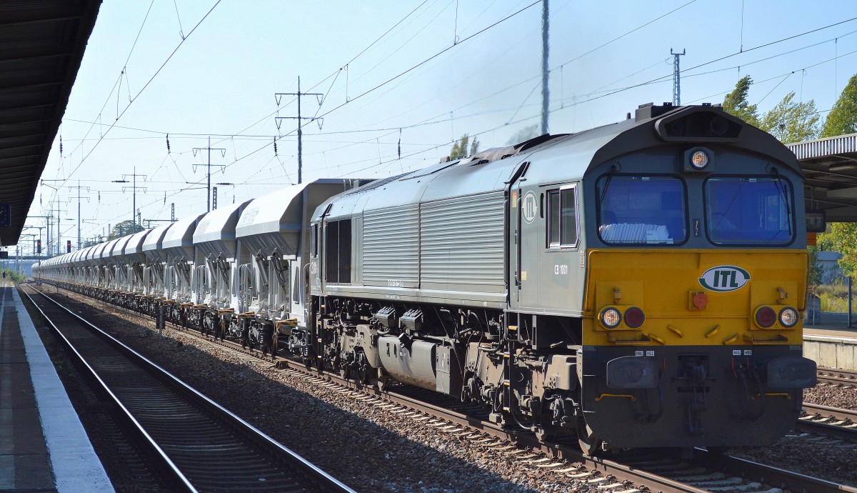 ITL mit CB 1001(266 106-4) und Schüttgutwagenzug am 18.09.14 Bhf. Flughafen Berlin-Schönefeld.
