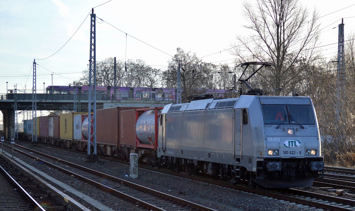 ITL mit der norwegischen 185 622-8 (119 003) und Containerzug am 10.12.15 Berlin-Springpfuhl.