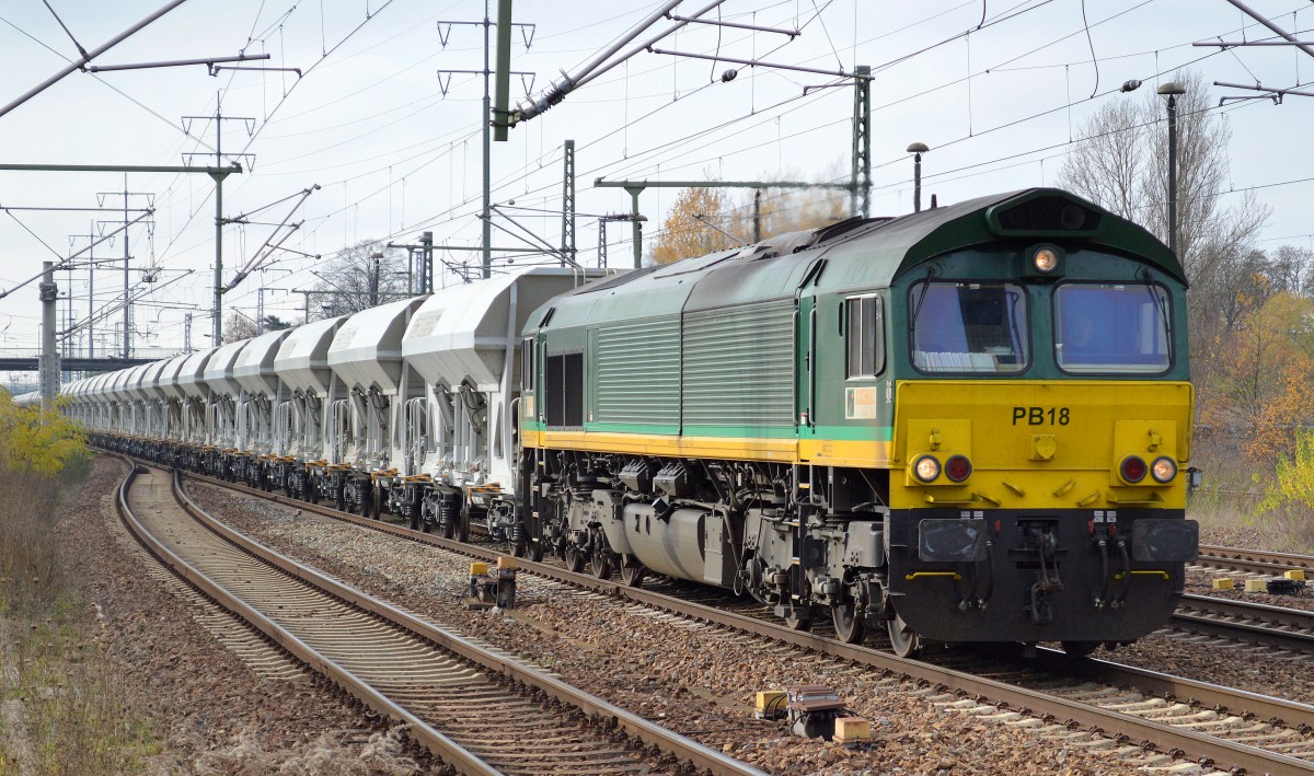 ITL mit PB 18 (266 022-3) mit Schüttgutwagenzug Richtung Berlin-Marzahn am 10.11.14 Bhf. Flughafen Berlin-Schönefeld. 