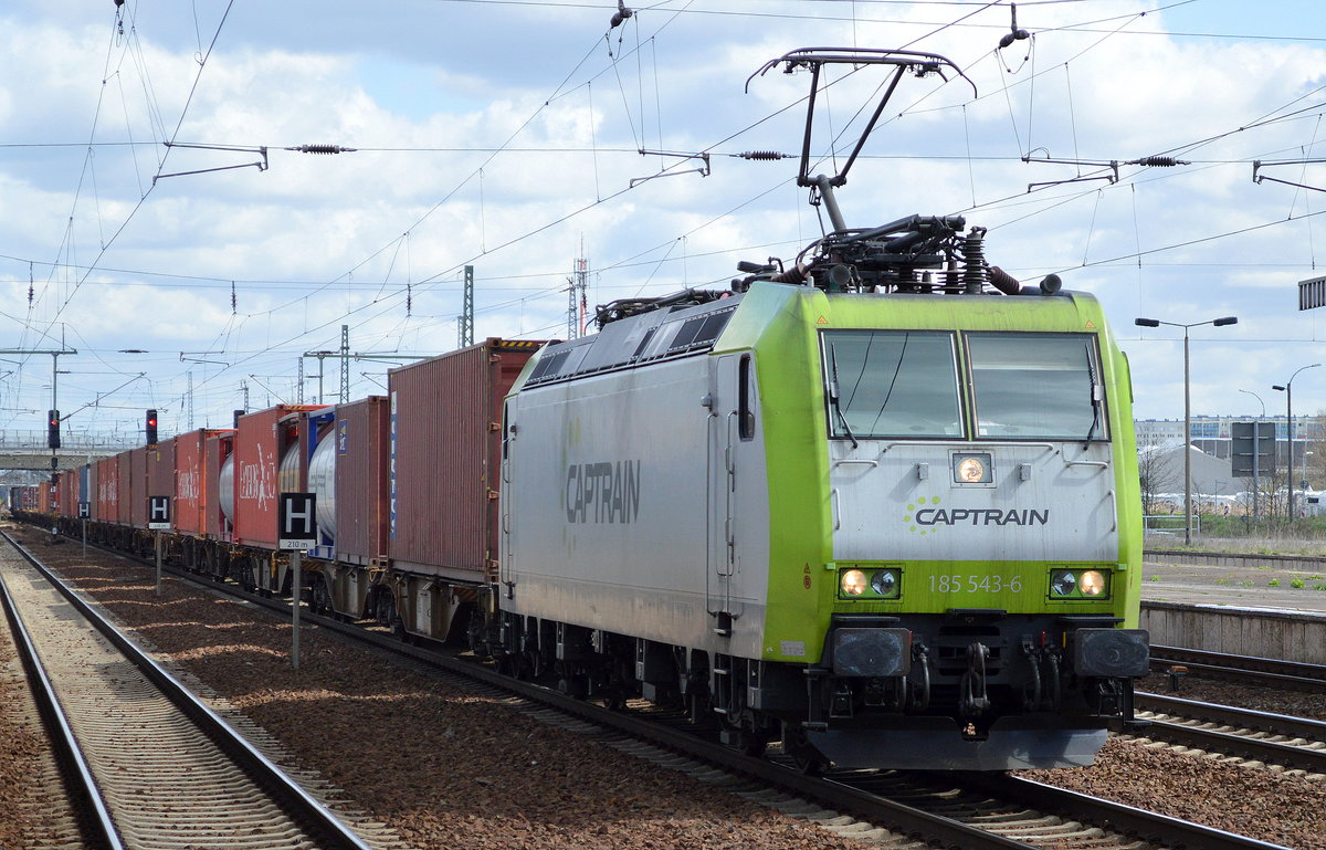 ITL/Captrain 185 543-6 mit Containerzug am 18.04.16 Bhf. Flughafen Berlin-Schönefeld.