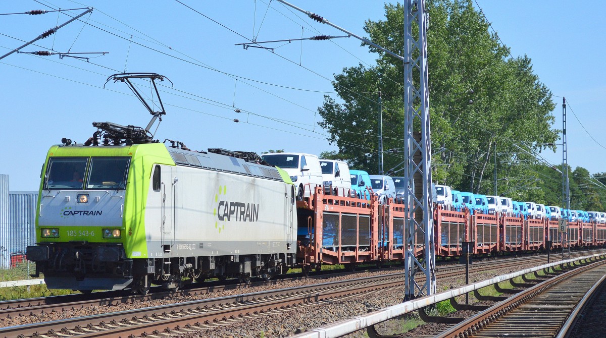 ITL/Captrain 185 543-6 mit einem PKW-Transportzug fabrikneuer VW-Transporter u.a. Richtung Oranienburg am 20.08.15 Mühlenbeck/Mönchmühle bei Berlin.