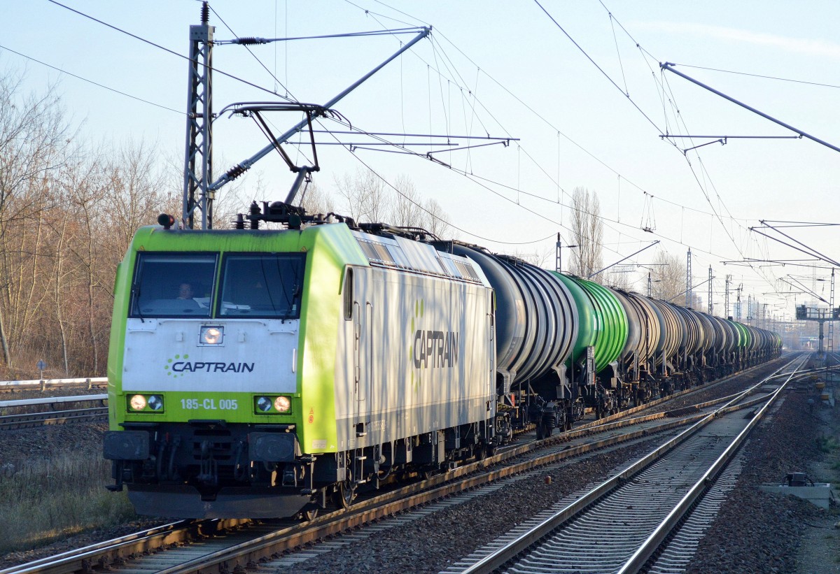 ITL/Captrain 185-CL 005 (185 505-5) mit leerem Kesselwagenzug Richtung Stendell am 08.12.15 Berlin-Hohenschönhausen.