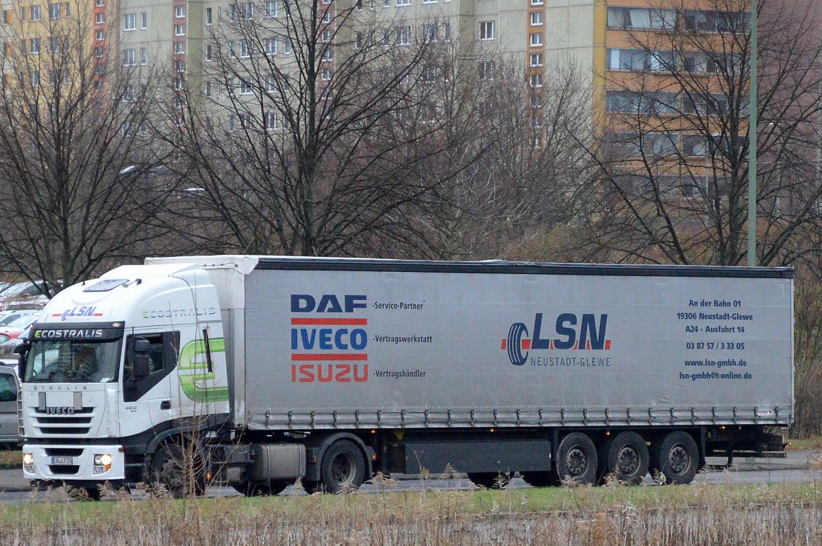 IVECO STRALIS 420 Zugmaschine mit Auflieger von L.S.N.(COSTRALIS) am 26.11.15 Berlin-Springpfuhl.