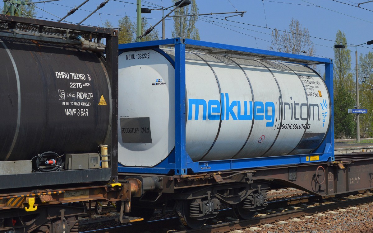 Kesselcontainer der Fa. melkweg fritom für Lebensmittel am 24.04.15 Bhf. Flughafen Berlin-Schönefeld.