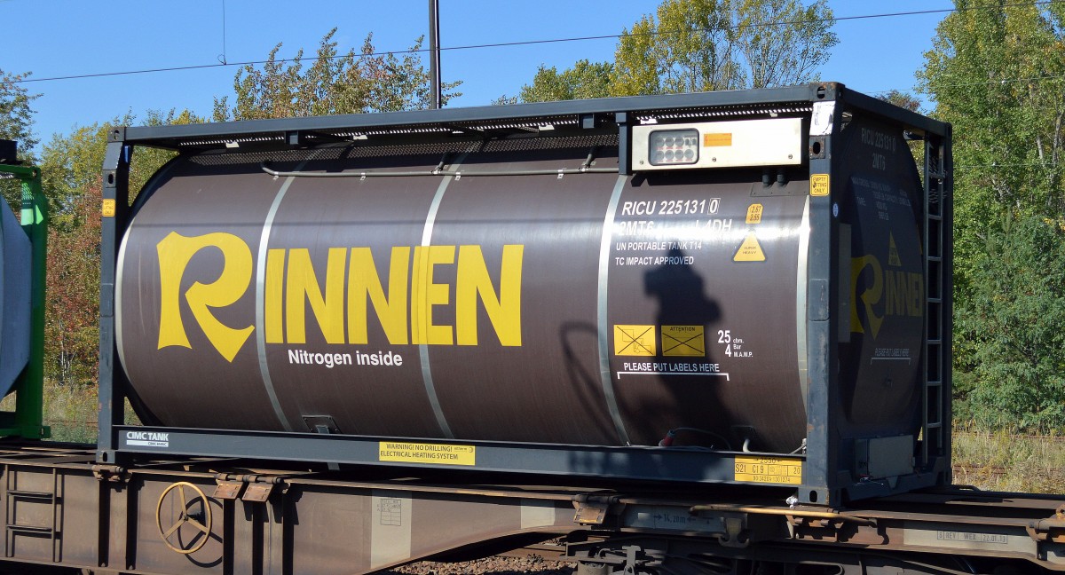 Kesselcontainer der Fa. RINNEN (Nitrogen inside) am 03.10.15 Bhf. Flughafen Berlin-Schönefeld. 