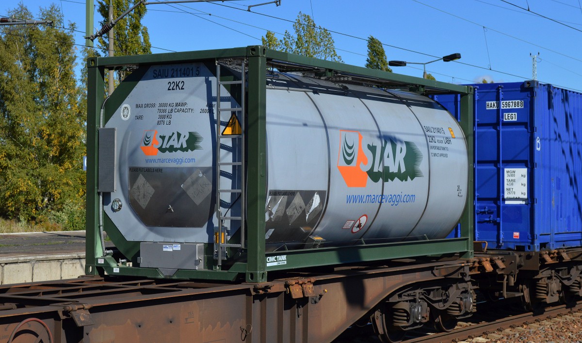 Kesselcontainer der spanischen STAR Group für die Fa. Marcevaggi (Chemielogistiker)am 30.09.15 Bhf. Flughafen Berlin-Schönefeld.