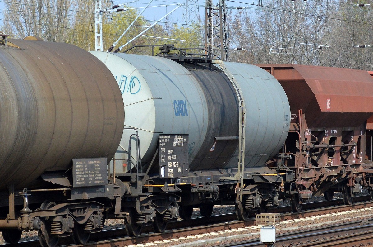 Kesselwagen vom Einsteller GATX Rail Germany GmbH mit der Nr. 33 RIV 80 D-GATXD 7874 747-8 Zaces Bf. Altenburg am 03.04.14 Berlin-Springpfuhl.