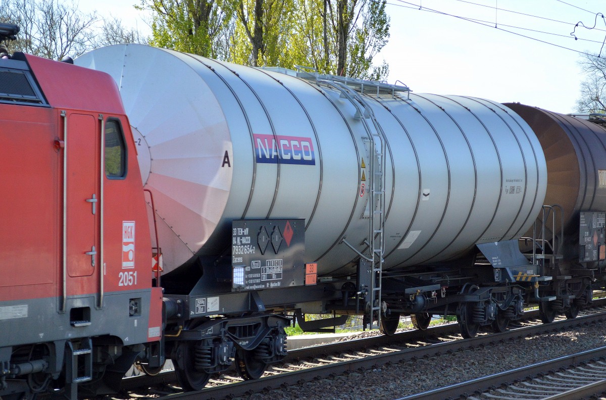 Kesselwagen vom Einsteller NACCO eingestellt in den Niederlanden mit der Nr. 33 TEN-RIV 84 NL-NACCO 7932 654-2 Zacens Bf.:Maschen-Rbf. lt. UN-Nr. 33/1114 f�r den Transport von Benzol am 17.04.14 Berlin-Karow.