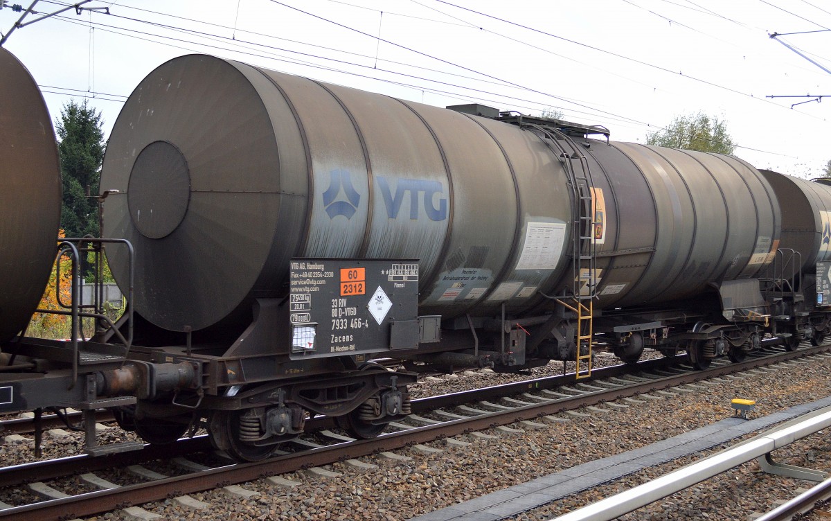 Kesselwagen vom Einsteller VTG in Hamburg mit der Nr. 33 RIV 80 D-VTGD 7933 466-4 Zacens Bf.:Maschen-Rbf. lt UN-Nr. 60/2312 für das Transportgut Geschmolzenes Phenol am 14.10.14 Berlin-Blankenburg.