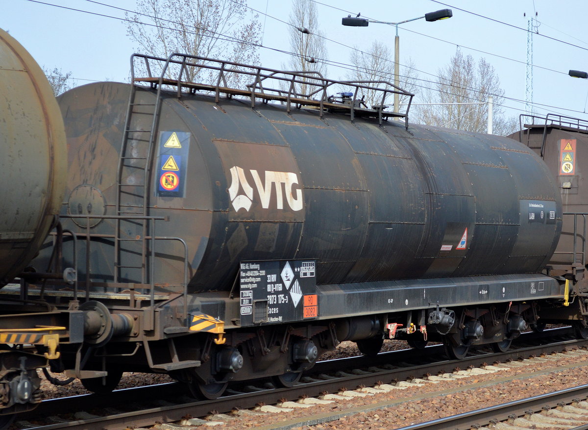 Kesselwagen vom Einsteller VTG mit der Nr. 33 RIV 80 D-VTGD 7873 175-3 Zaces Bf.: Maschen-Rbf.(UN-Nr. 90/3082 = Umweltgefährdender, flüssiger Stoff) am 03.04.16 Bhf. Flughafen Berlin-Schönefeld.