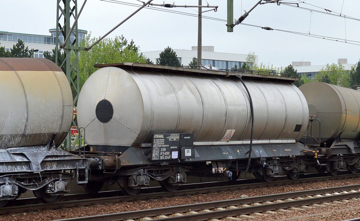 Kesselwagen vom franz�sischen Einsteller ATIR-RAIL mit der Nr. 33 RIV 87 F-ATRR 7874 333-0(P) am 24.04.14 Bhf. Flughafen Berlin-Sch�nefeld.