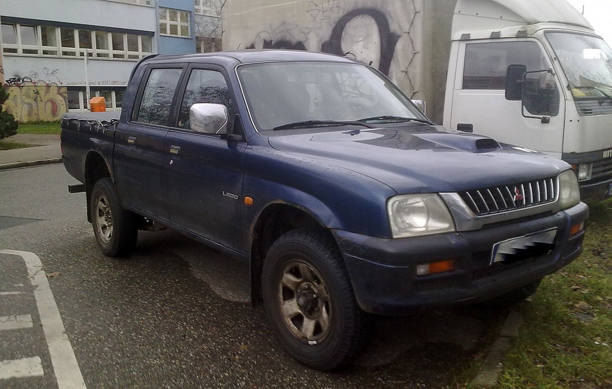 Klassischer Mistsubishi L200 Pickup am 09.01.14 Berlin-Pankow.