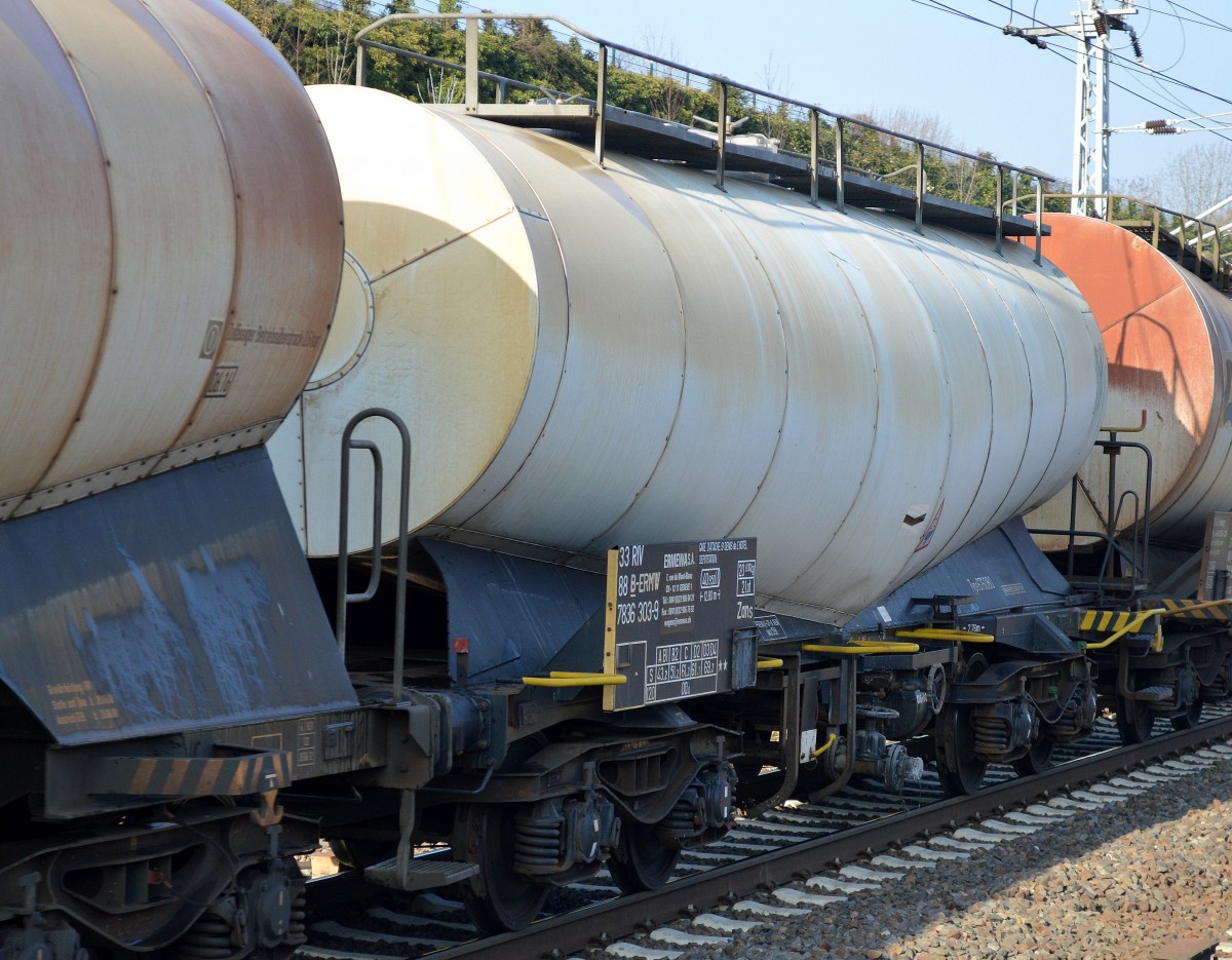 Knickkesselwagen vom Einsteller ERMEWA S.A. mit der nr. 33 RIV 88 B-ERMW 7836 303-9 Zans am 19.02.15 Berlin-Hohenschönhausen.