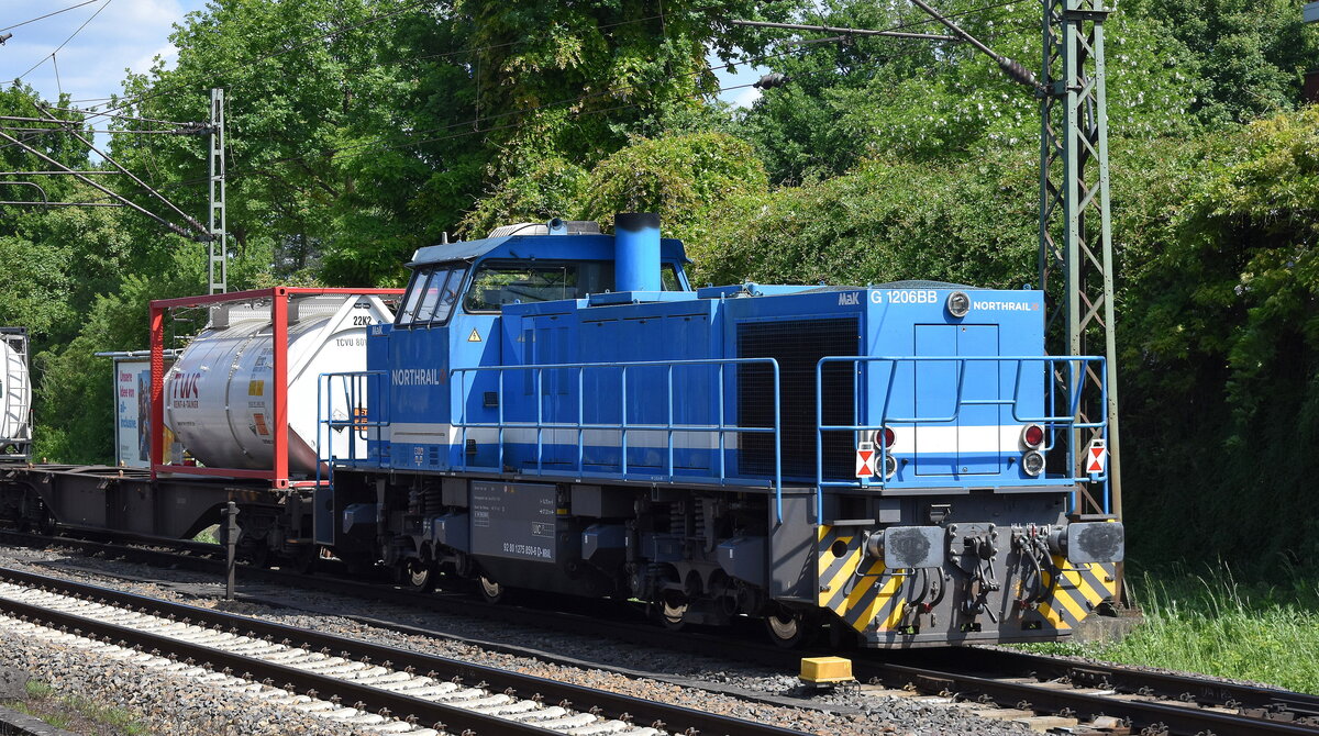 KRE - KombiRail Europe B.V., Rotterdam [NL] mit der geleasten northrail MaK G 1206 [NVR-Nummer: 92 80 1275 850-6 D-NRAIL] am Ende eines KLV-Zuges am 20.05.25 Höhe Bahnhof Hamburg-Harburg.