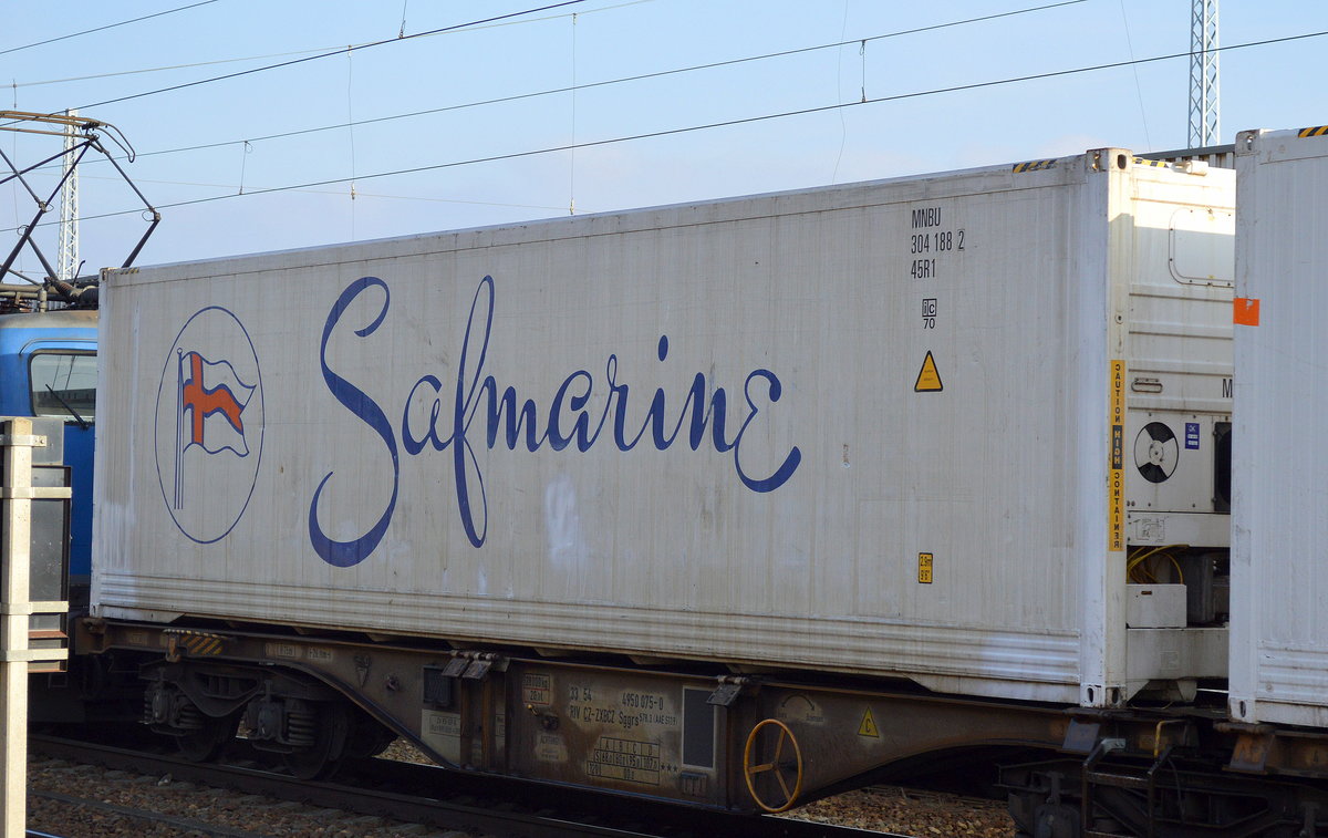 Kühlcontainer der Safmarine Container Lines N.V. aus Dänemark am 11.11.16 Bf. Flughafen Berlin-Schönefeld.