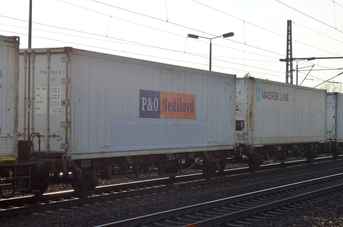Kühlcontainer von einer weiteren weltweit tätigen Schifffahrtslinie, der P&O Nedlloyd am 11.11.16 Bf. Flughafen Berlin-Schönefeld.
