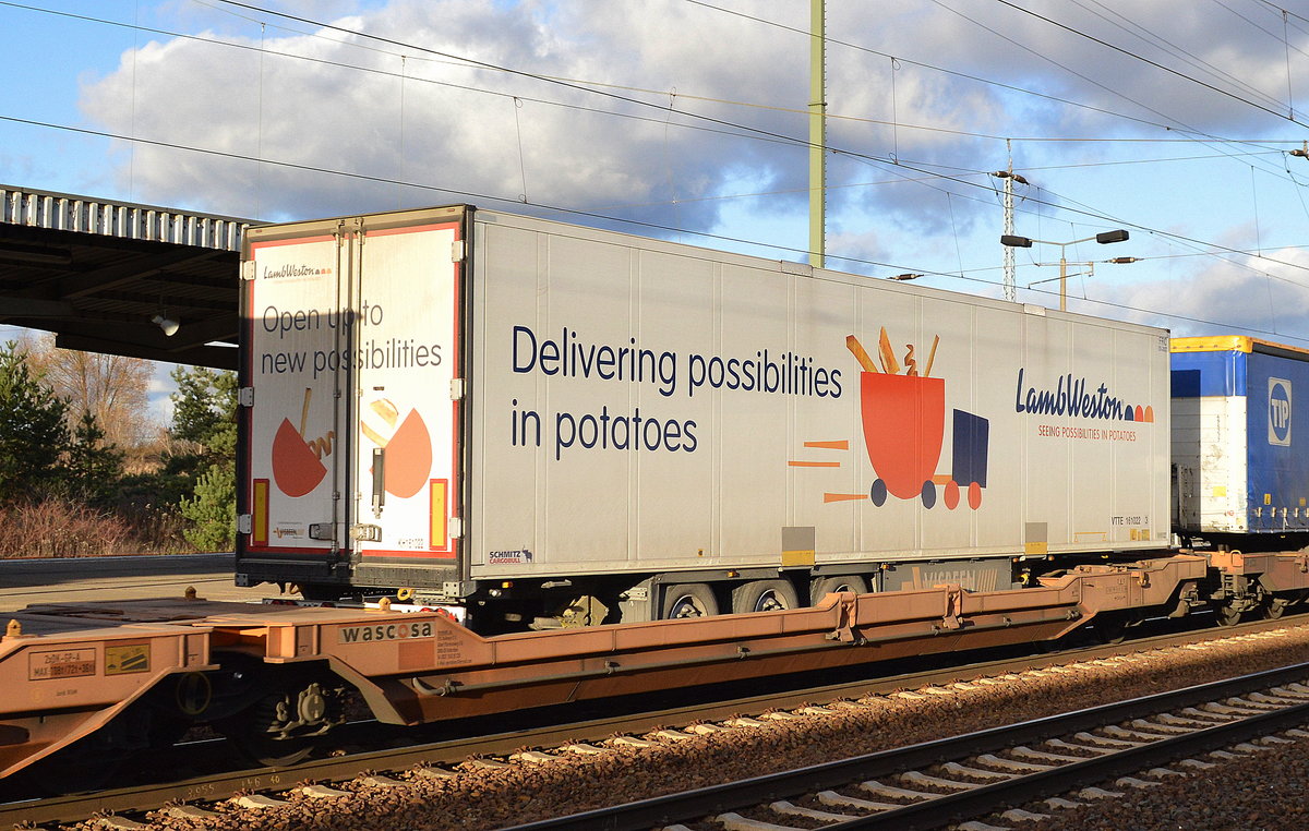 Kühlthermo LKW-Trailer der Fa. Lamp Weston für Gefrier-Pommes am 27.11.16 Bf. Flughafen Berlin-Schönefeld.
