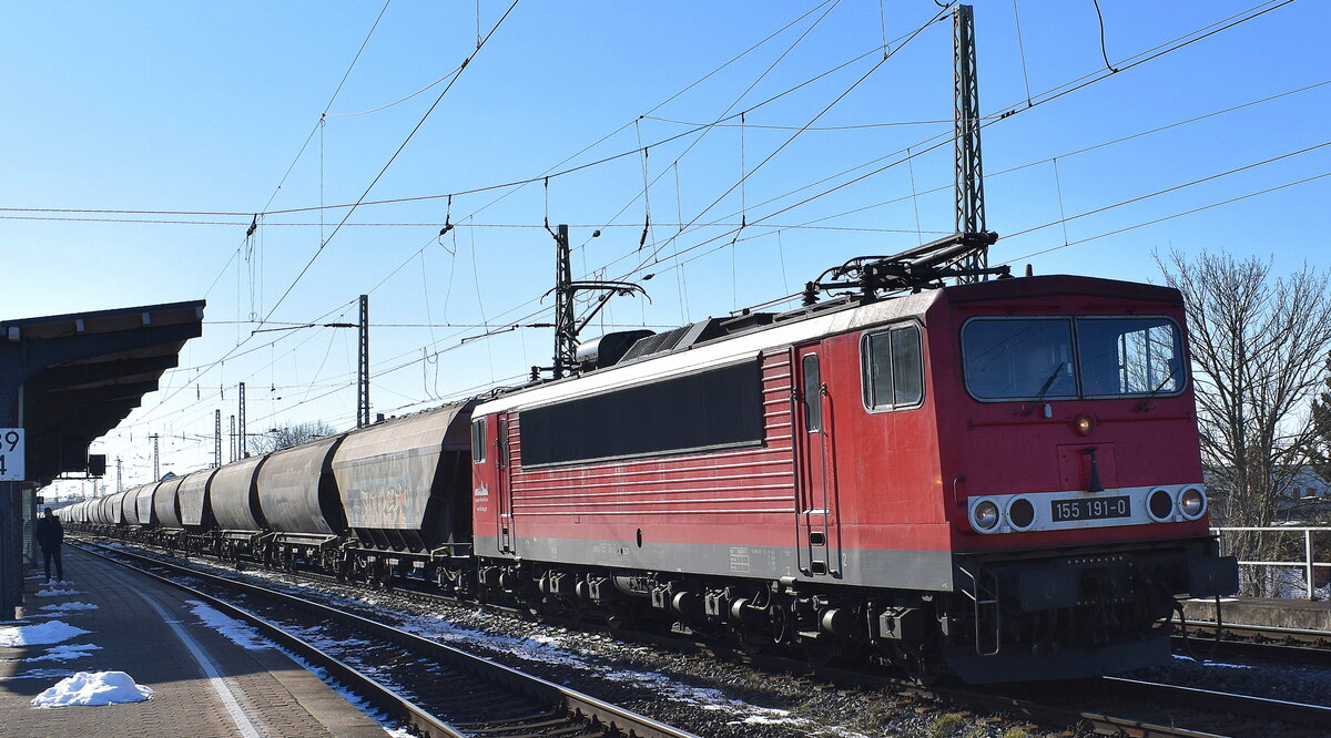 LDK - Leipziger Dampf KulTour Alexander Schröter, Leipzig mit ihrer  155 191-0 
[NVR-Nummer: 91 80 6155 191-0 D-LDK] und einem Getreidezug am 18.02.25 Höhe Bahnhof Magdeburg-Neustadt.