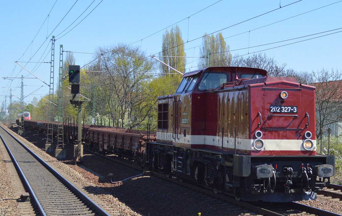 LEG 202 327-3 (203 227-4) mit einigen Drehgestell-Flachwagen (leer) am 21.04.16 Berliner Innenring Höhe Berlin-Jungfernheide.