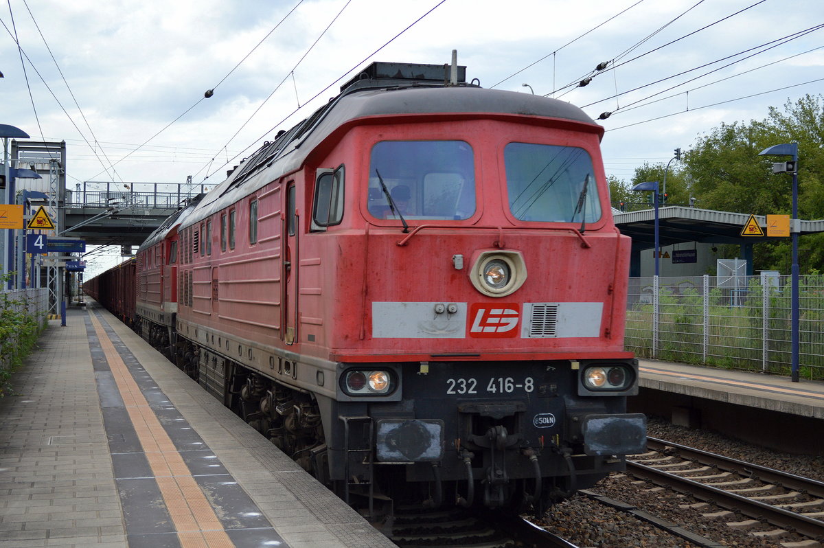LEG 232 416-8 + 232 238-6 mit Kesselwagenzug am 29.07.17 Bf. Berlin-Hohenschönhausen.