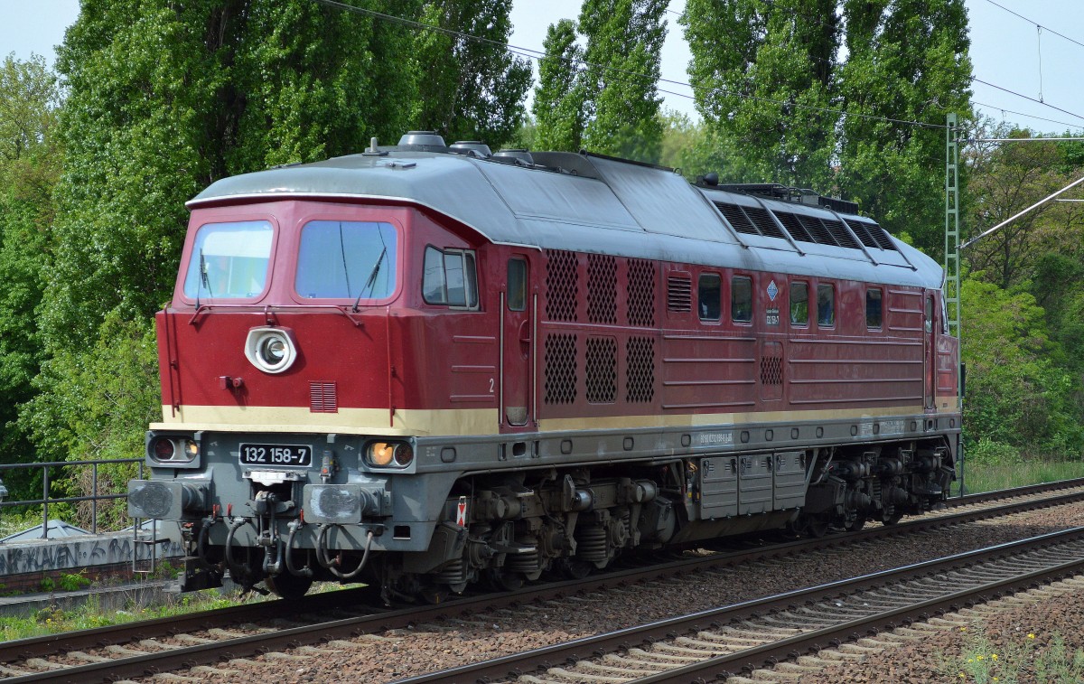 LEG mit 132 157-7 (232 158-8) Richtung Berlin-Wedding am 11.05.15 Höhe Berlin-Jungfernheide. 