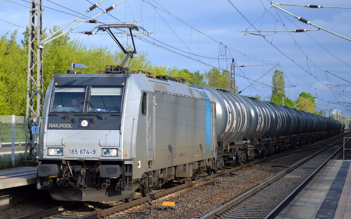 LEG mit der Railpool Lok 185 674-9 und Kesselwagenzug (leer) Richtung Stendell am 08.05.17 Bf. Berlin-Hohenschönhausen. Viele Grüße an den Tf.