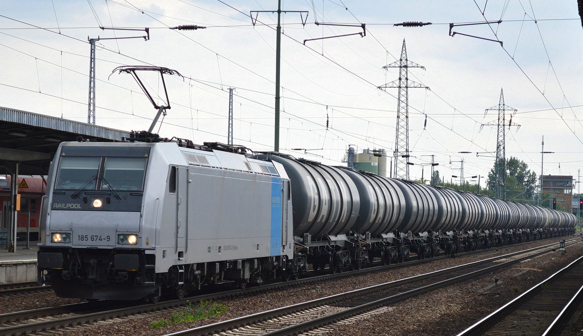 LEG mit der Railpool-Lok 185 674-9 und Kesselwagenzug am 28.06.17 Bf. Flughafen Berlin-Schönefeld.