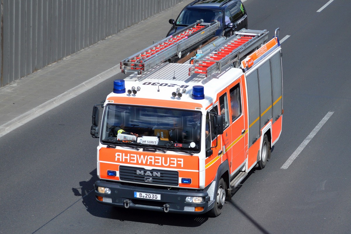 LHF 16/12 City der Berliner Feuerwehr (Neukölln) am 07.05.15 Berliner Stadtautobahn Höhe Knobelsdorffstr.