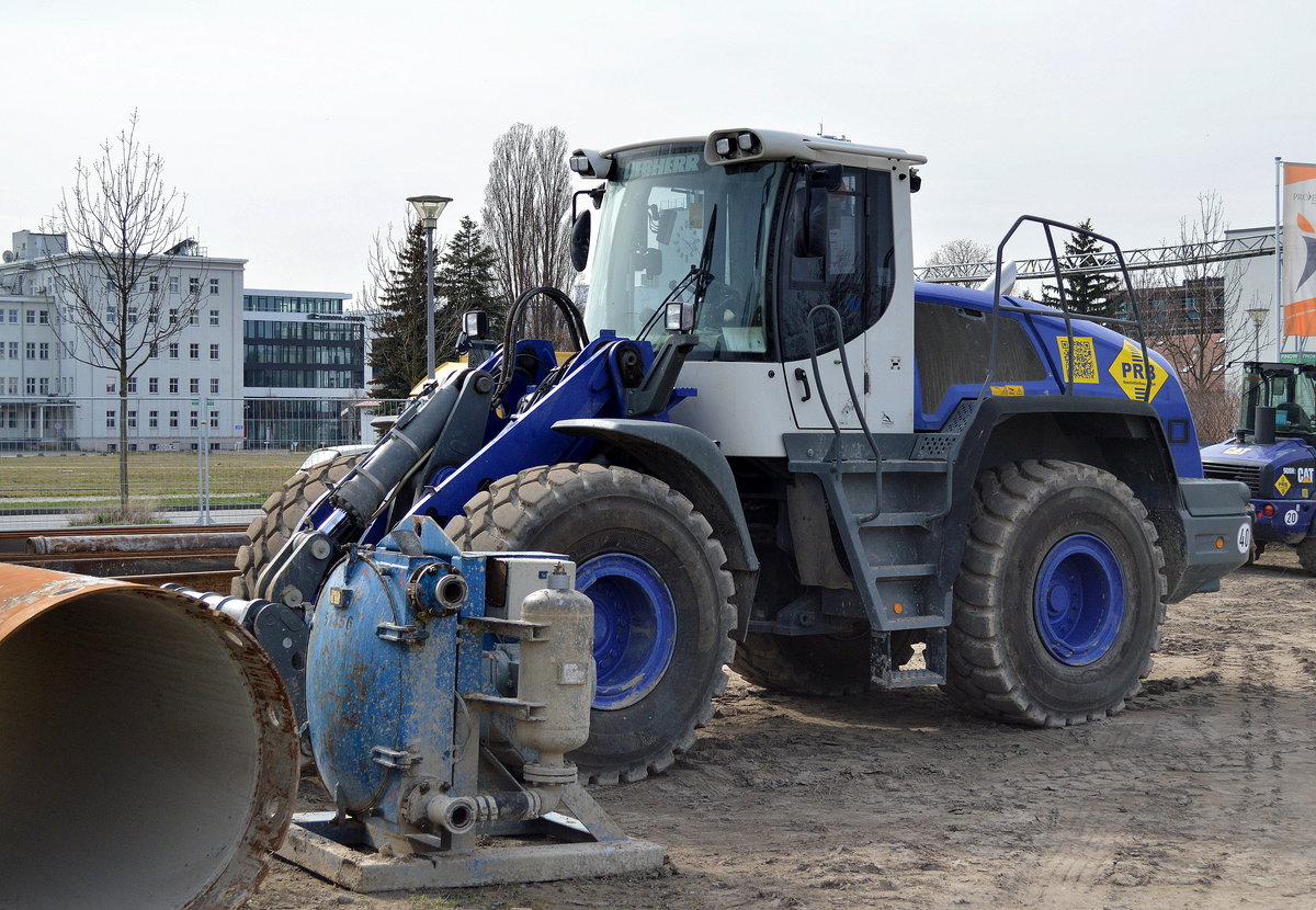 LIEBHERR 550 Radlader der Fa. PRB am 03.04.16 baustelle Berlin Adlershof.