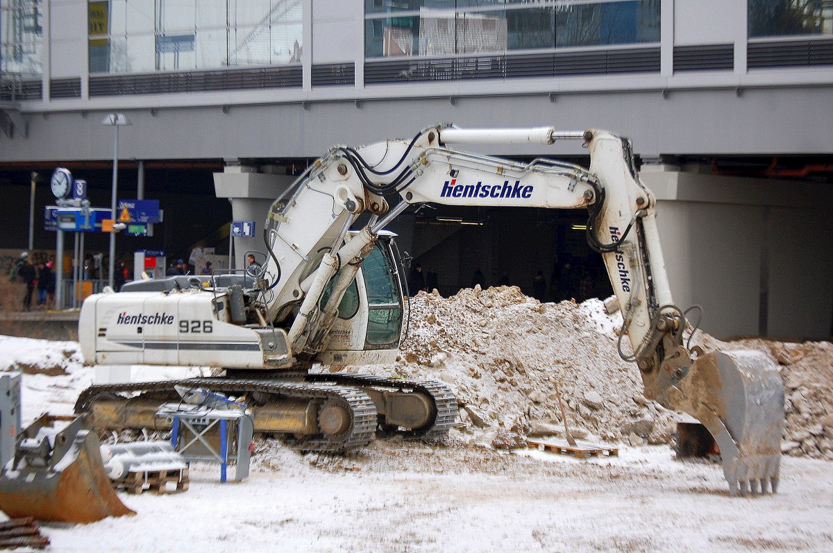 LIEBHERR 926 Raupenbagger der Fa. hentschke am 30.01.14 Großbaustelle Berlin-Ostkreuz.