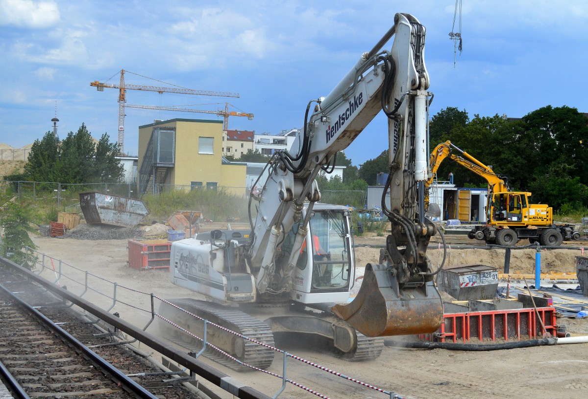 LIEBHERR 926 Raupenbagger der Fa. hentschke am 07.07.14 Großbaustelle Berlin-Ostkreuz.
