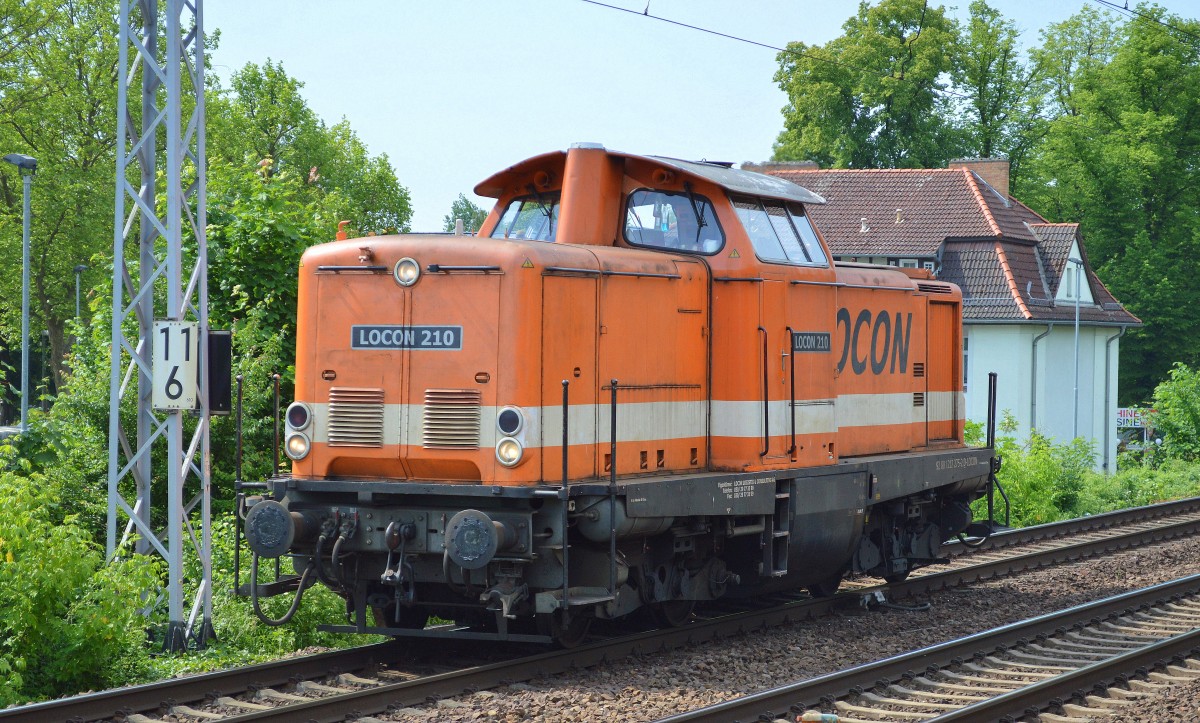 LOCON 210 (212 275-2) Richtung Bernau am 06.06.15 Berlin-Karow.