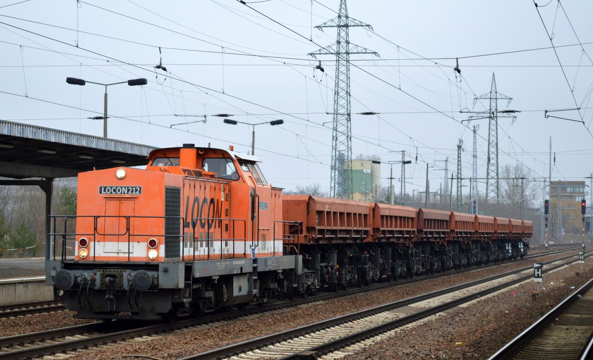 LOCON 212 (293 503-9) mit einigen tschechischen Schüttgutkippwagen (leer) am 15.02.16 Durchfahrt Bhf. Flughafen Berlin-Schönefeld.