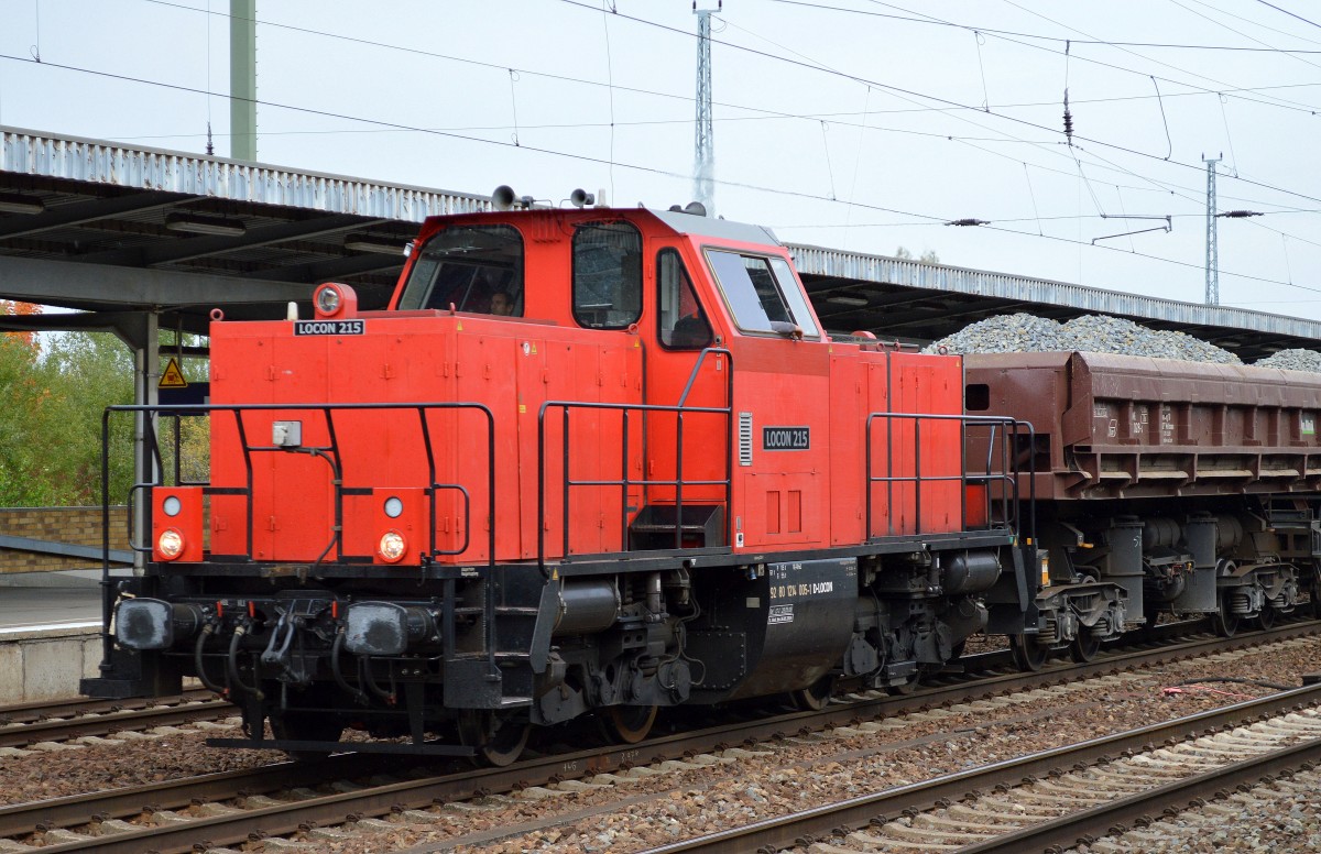 LOCON 215 (214 005-1) mit einem Ganzzug Schüttgutkippwagen (On Rail GmbH) mit Schotter befüllt am 09.10.14 Bhf. Flughafen Berlin-Schönefeld.