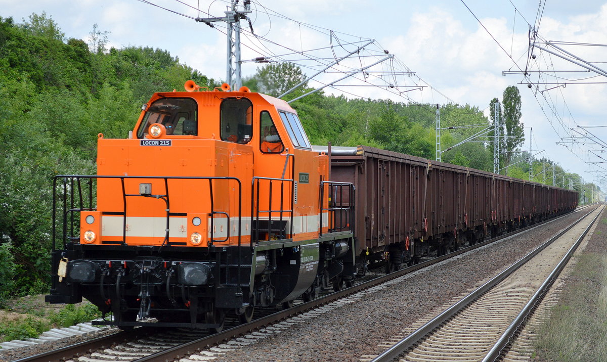 LOCON 215 (214 005-1) mit Ganzzug tschechischer Drehgestellwagen mit Rolldach am 02.06.16 Berlin-Hohenschönhausen.