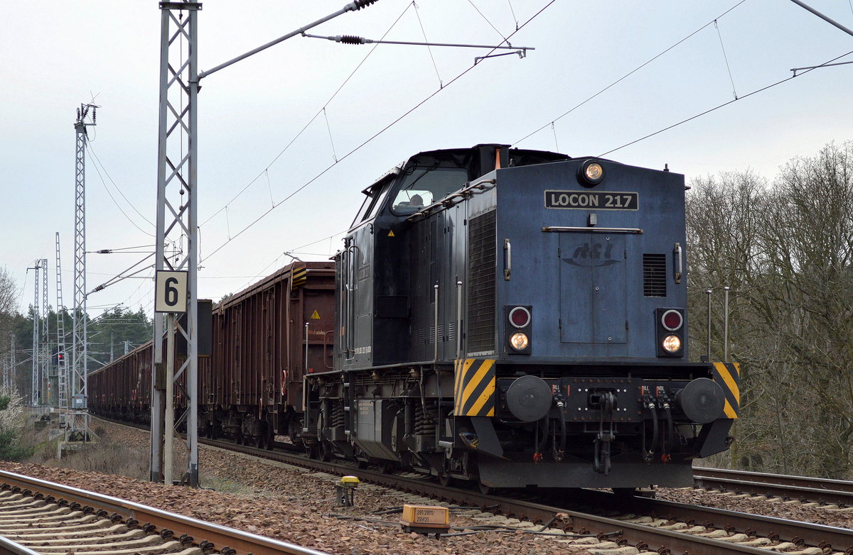 LOCON 217 (203 123-5) mit einigen tschechischen Rolldachwagen am 04.04.16 Berlin-Wuhlheide.
