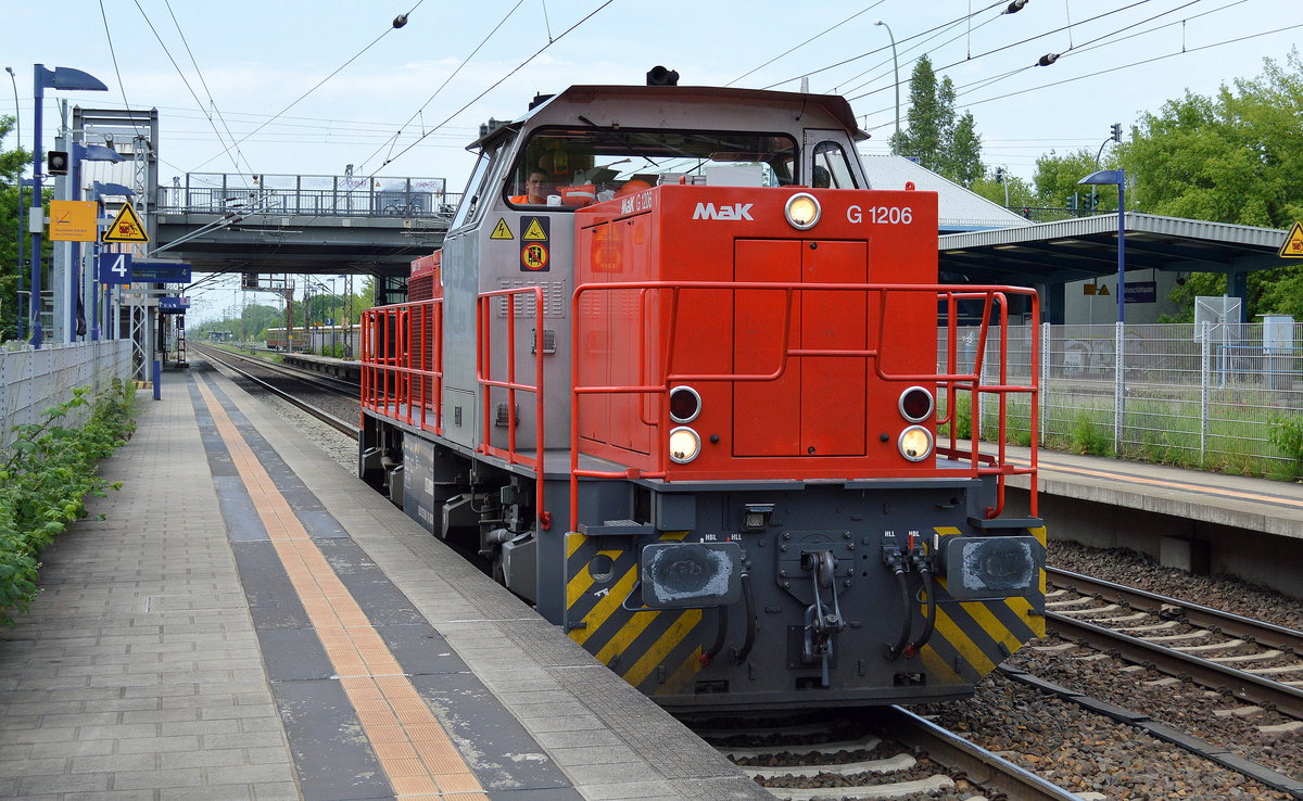 LOCON 275 809-2 am 30.05.17 Durchfahrt Bf. Berlin-Hohenschönhausen.