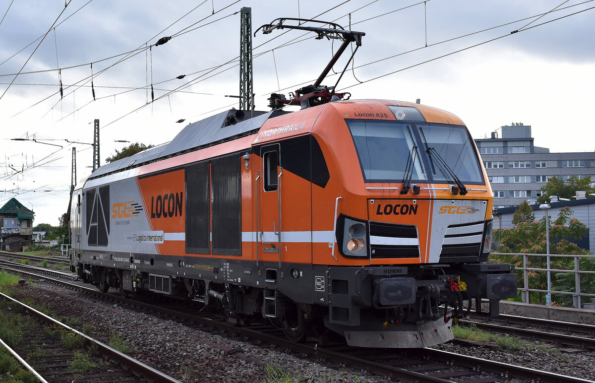 LOCON LOGISTIK & CONSULTING AG, Berlin [D] mit der geleasten northrail Vectron Dula Lok  LOCON 425 / 248 085  [NVR-Nummer: 90 80 2248 085-3 D-NRAIL] am 18.09.25 Höhe Bahnhof Magdeburg-Neustadt.