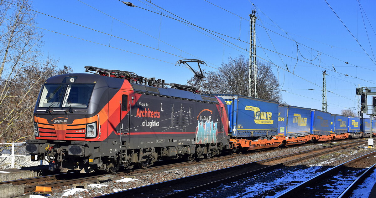 LOKORAIL, a.s., Bratislava [SK] mit der BUDAMAR Vectron  383 221-9  [NVR-Nummer: 91 56 6383 221-9 SK-RAILL] und einem KLV-Zug am 18.02.25 Höhe Bahnhof Magdeburg-Neustadt.