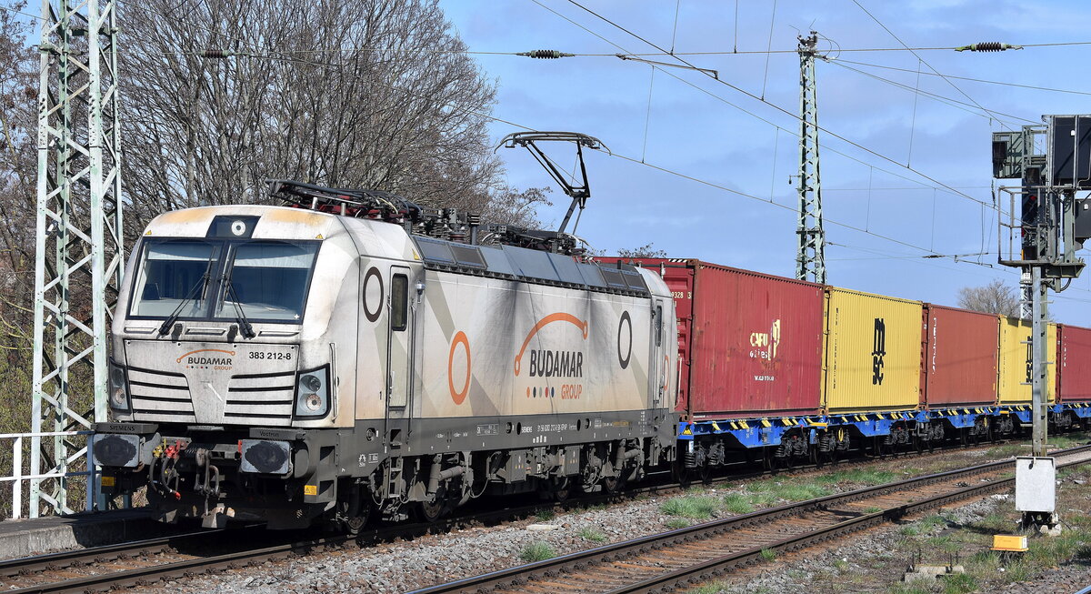 LOKORAIL, a.s., Bratislava [SK] mit der geleasten  383 212-8  [NVR-Nummer: 91 56 6383 212-8 SK-SPAP] und einem Containerzug am 27.03.25 Höhe Bahnhof Magdeburg Neustadt.