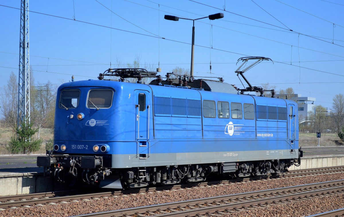Lokportrait Bild Nr.2 SRI Mietlok der EGP 151 007-2 am 15.04.15 Bhf. Flughafen Berlin-Schönefeld. 