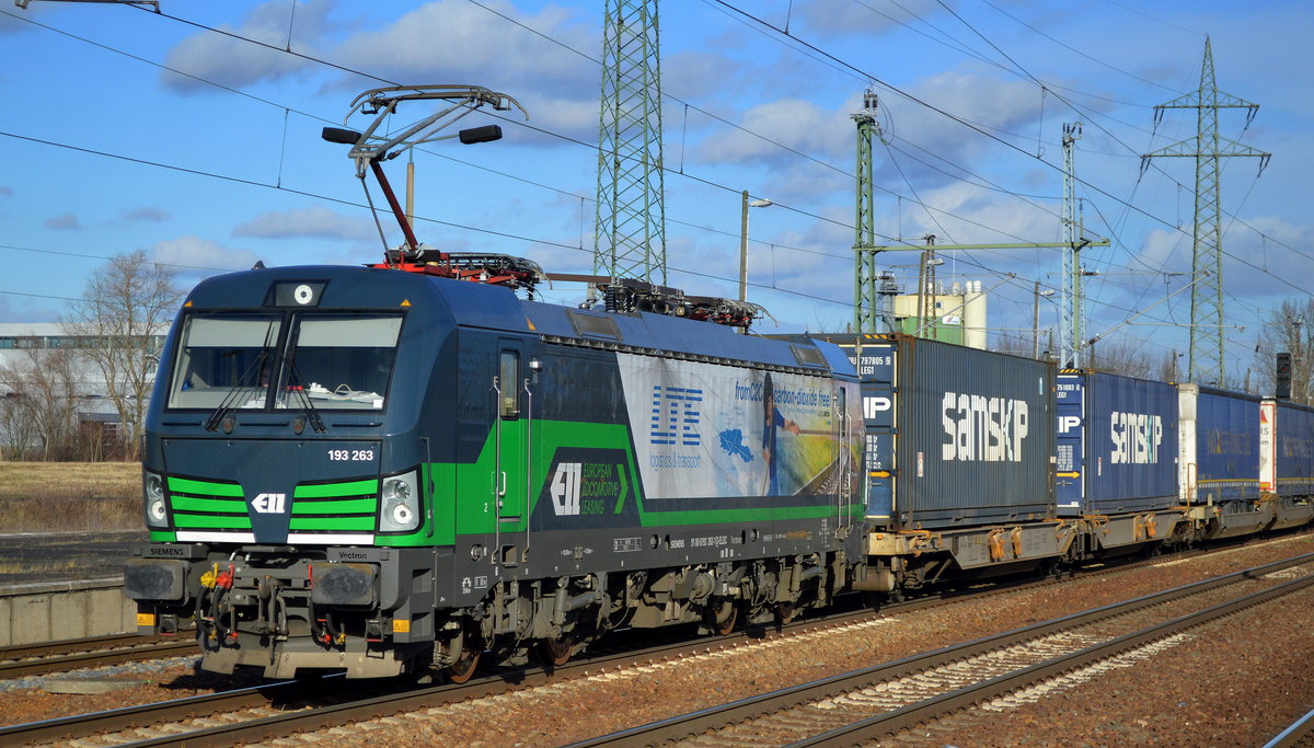 LTE Logistik- and Transport- GmbH mit der ELL Vectron 193 263 [NVR-Number: 91 80 6193 263-1 D-ELOC, Siemens Bj.2016] und KLV/Containerzug am 01.02.18 Bf. Flughafen Berlin-Schönefeld.