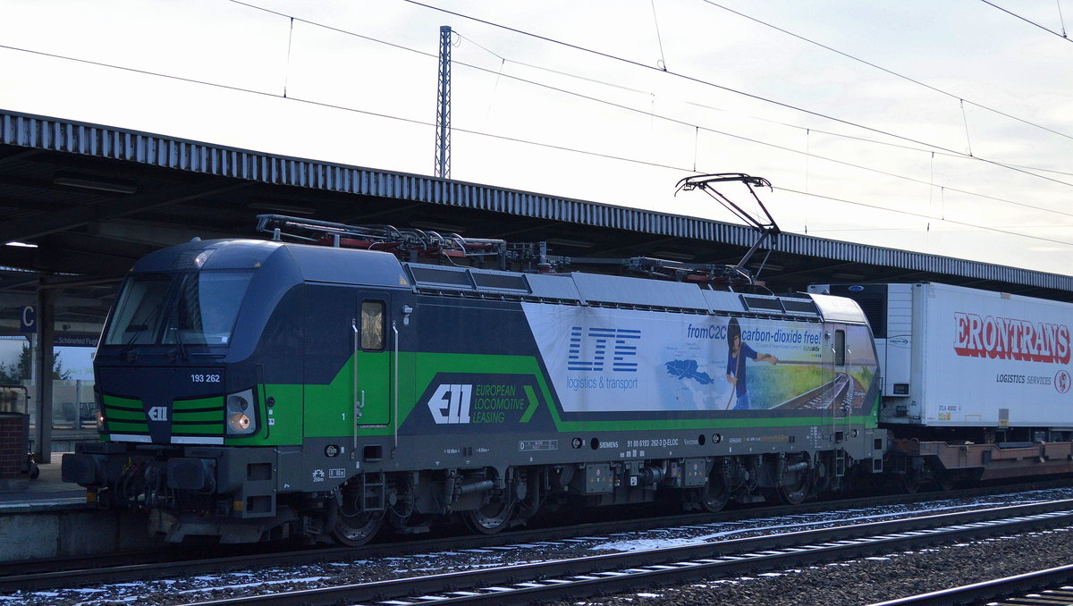 LTE Logistik- and Transport- GmbH mit der ELL Vectron 193 262 [NVR-Number: 91 80 6193 262-3 D-ELOC, Siemens Bj.2016] und KLV- ZUg nach Poznan (Polen) am 07.02.18 Bf. Flughafen Berlin-Schönefeld.