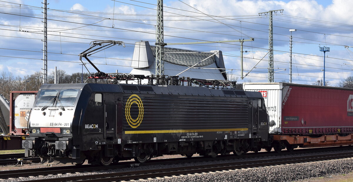 LTE Logistik- und Transport- GmbH, Graz [A] mit der geleasten BRCE Dispo Lok  ES 64 F4-201 [NVR-Nummer: 91 80 6189 201-7 D-DISPO] und einem KLV-Zug aus Polen am 01.04.25 Höhe Magdeburg Hbf.