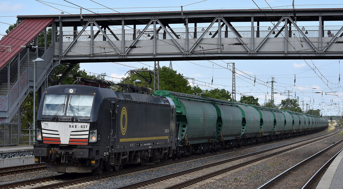 LTE Logistik und Transport GmbH, Graz [A] mit der geleasten BRCE Vectron  X4 E - 637  [NVR-Nummer: 91 80 6193 637-6 D-DISPO] und einem ukrainischen Getreidezug am 25.06.25 Höhe Bahnhof Saarmund.